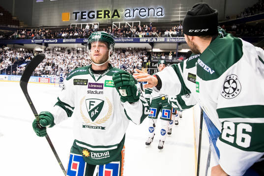 Färjestads Linus Persson jublar