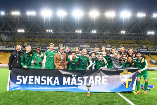 Svenska U17 mästarna Hammarby jublar med Svenska mästare