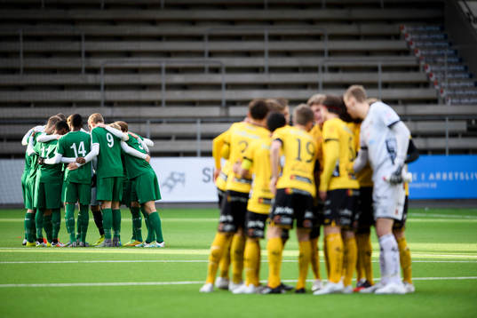 Hammarbys spelare innan U17 SM-final i fotboll mellan