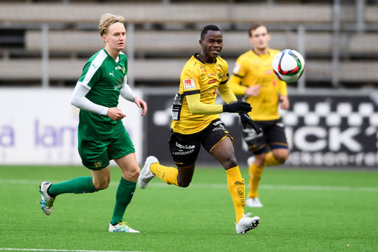 Elfsborgs Prince Isaac Kouame och Hammarbys Jakob Rylander
