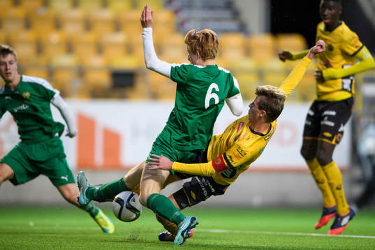 Elfsborgs Filip Schyberg och Hammarbys David Nilsson i kamp