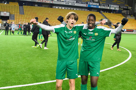 Hammarbys Olle Edlund och Samouil Izountouemoi jublar