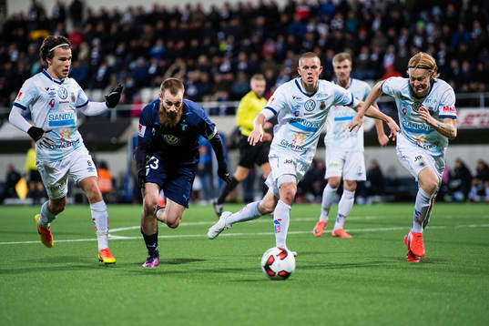 Malmö FFs Jo Inge Berget mot Gefles Simon Skrabb, Anton