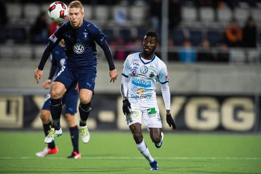 Malmö FFs Anton Tinnerholm och Gefles Dioh Williams