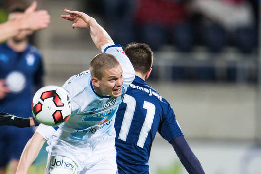 Gefles Anton Lans och Malmö FFs Alexander Jeremejeff