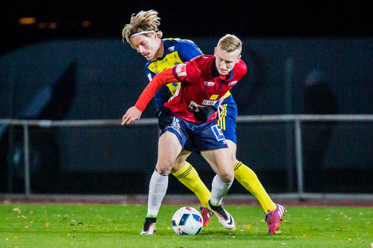 Ängelholms Marcus Bergholtz försöker stoppa Örgrytes