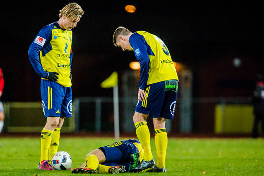 Ängelholms Marcus Bergholtz och Fredrik Lundgren tittar