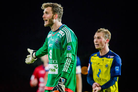 Ängelholms målvakt Carl Lindell deppar