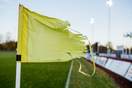 Trasig hörnflagga