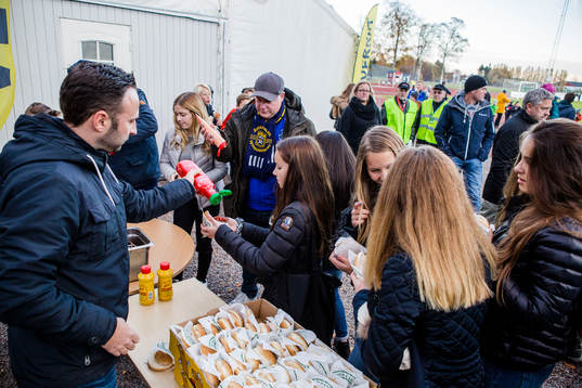 Ängelholms bjuder ungdomslagen på hamburgare