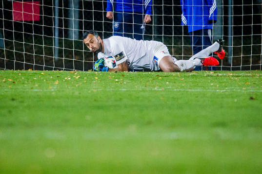 Örgrytes målvakt Abbas Hassan fångar bollen