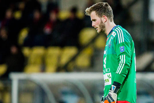 Ängelholms målvakt Carl Lindell deppar