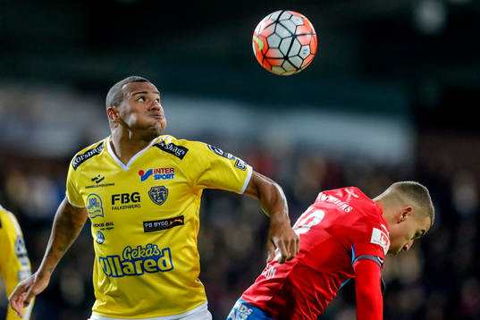 Falkenbergs Felipe Carvalho och Helsingborgs Jordan Larsson