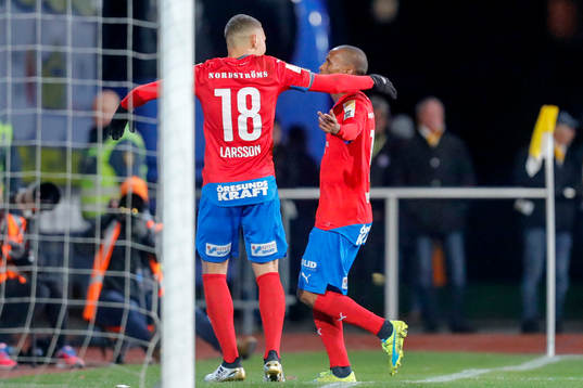 Helsingborgs Jordan Larsson och Bradley Ralani jublar