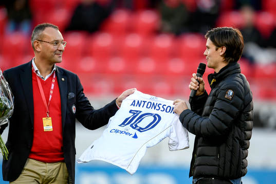 Marcus Antonsson tackas av