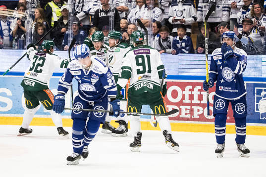Färjestads spelarna jublar
