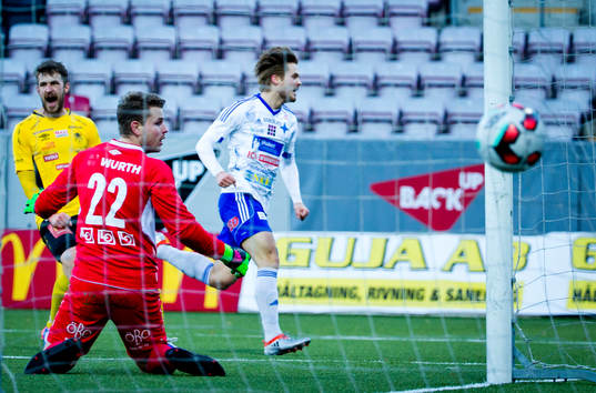 Luleås Joel Rajalakso gör 0-1