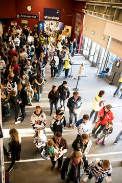 Entren på Tegera Arena vid familjedagen  innan