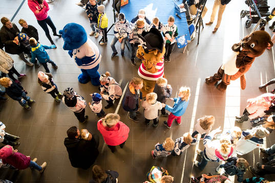 Entren på Tegera Arena vid familjedagen  innan