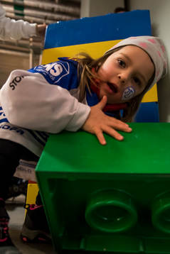 Legobygge på familjedagen innan ishockeymatchen i SHL