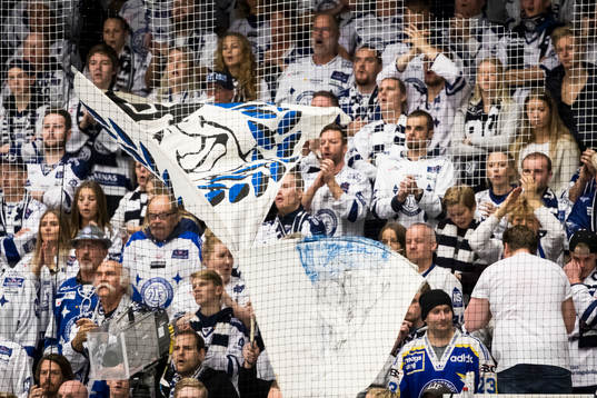 Leksand Superstars på norra stå i ishockeymatchen i SHL