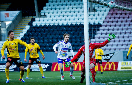 Luleås Joel Rajalakso gör 0-2