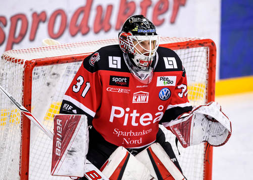 Piteås målvakt Albin Ström på uppvärmningen