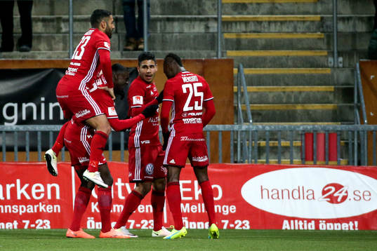 Östersunds Ken Sema jublar