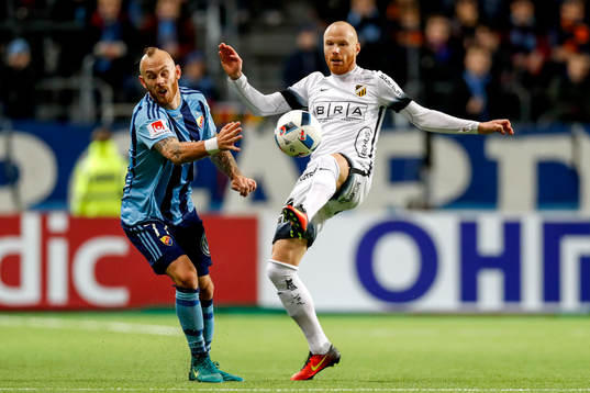 Djurgårdens Magnus Eriksson och Häckens Alexander Farnerud