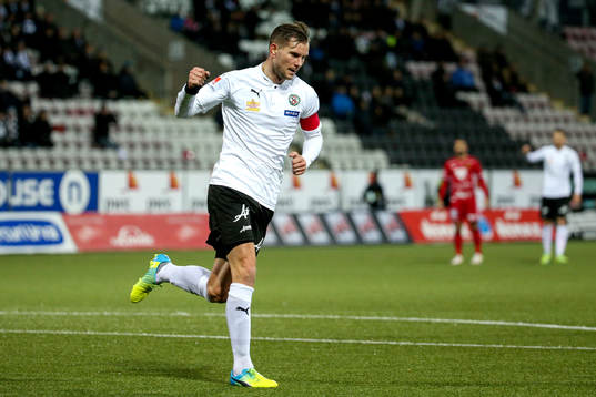 Örebros Robert Åhman Persson jublar