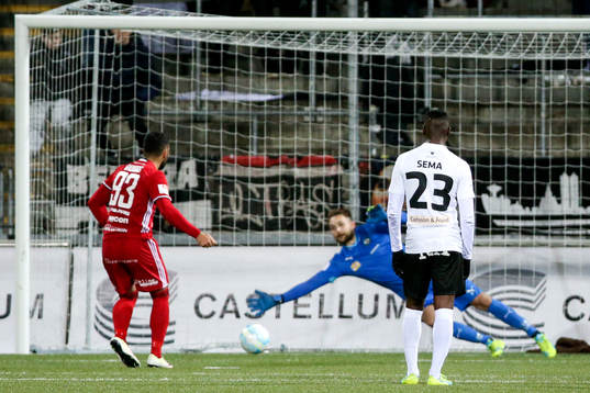 Östersunds Saman Ghoddos gör 1-3 på straff