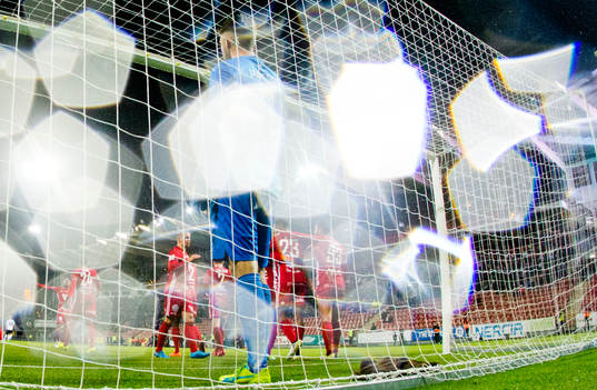 Östersunds Saman Ghoddos gör 1-4 på Örebros målvakt