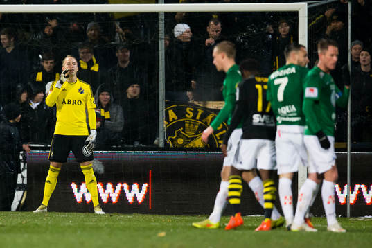 s målvakt Patrik Carlgren