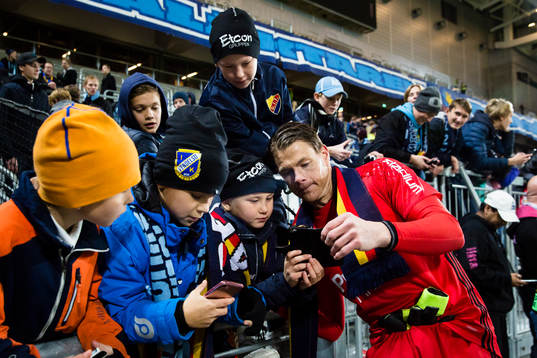 Djurgårdens målvakt Kenneth Høie fotograferas med