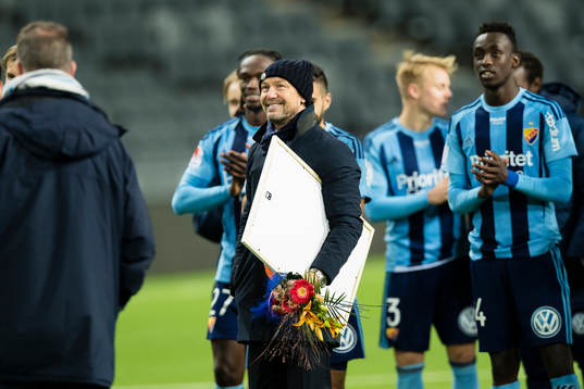 Djurgårdens tränare Mark Dempsey avtackas