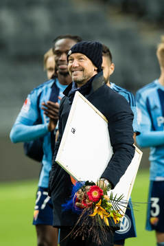 Djurgårdens tränare Mark Dempsey avtackas