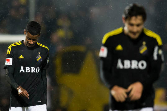 s Alexander Isak och Stefan Ishizaki
