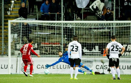 Östersunds Saman Ghoddos gör 1-3 på straff