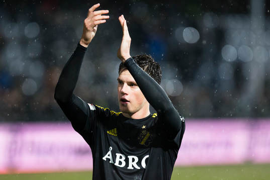 s Sauli Väisänen tackar supportrarna