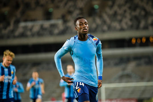 Djurgårdens Philana Tinotenda Kadewere gör 1-0 och visar