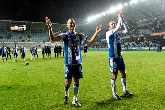 IFK Göteborgs Hjalmar Jonsson och Adam Johansson tackar