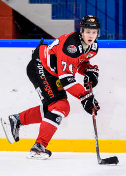 Piteås Petter Mäkitalo med pucken