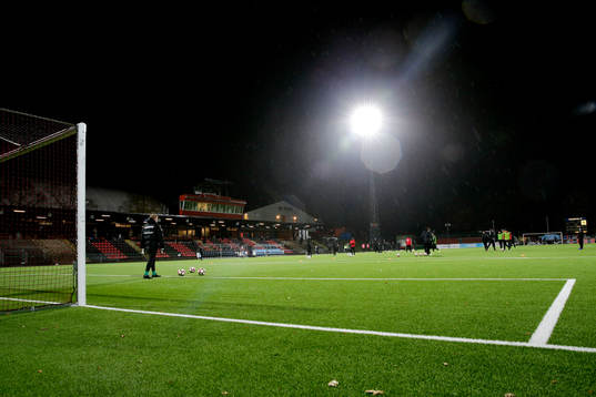 Lagen värmer upp på ett regnigt Grimsta IP