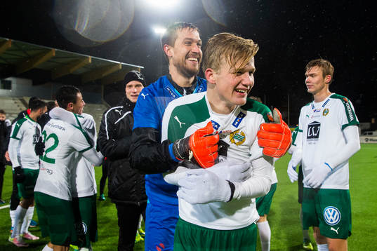 Hammarbys målvakt Tim Markström och Sebastian Hjerpebo