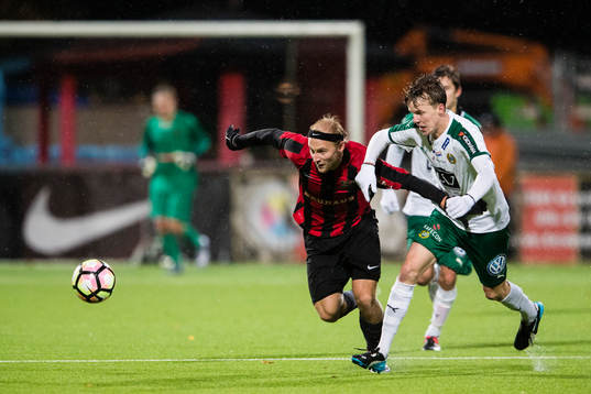 Brommapojkarnas Love Reuterswärd och Hammarbys David Alm i