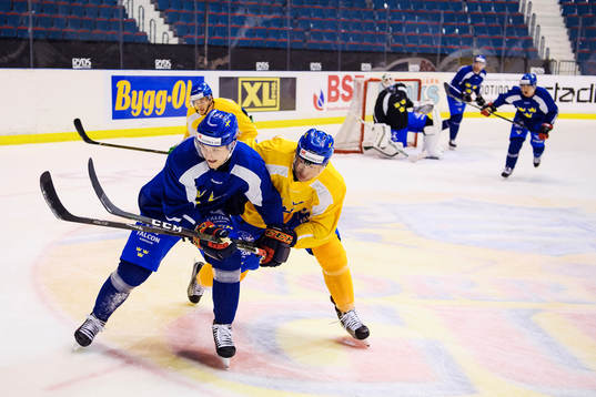 Sveriges Linus Hultström och Richard Gynge i en närkamp