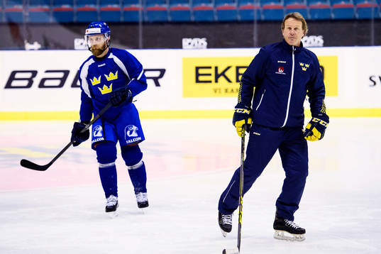 Sveriges assisterande tränare Johan Garpenlöv och Fredrik