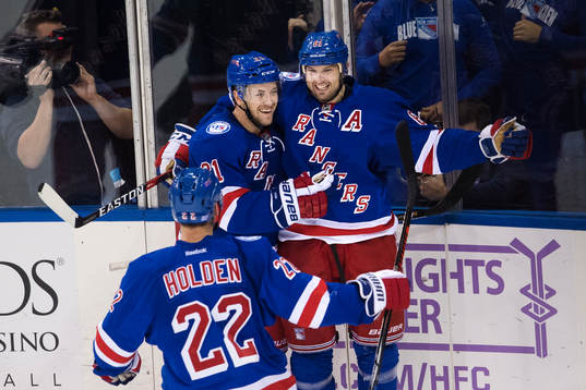 New Yorks Rick Nash (t h) jublar