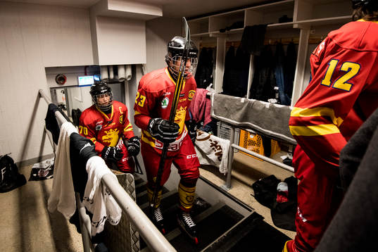 Skånes Daniel Holmqvist och Zebastian Svedberg påväg ut