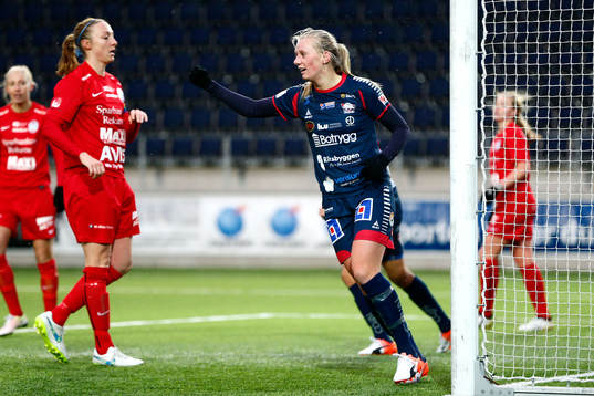 Linköpings Stina Blackstenius jublar